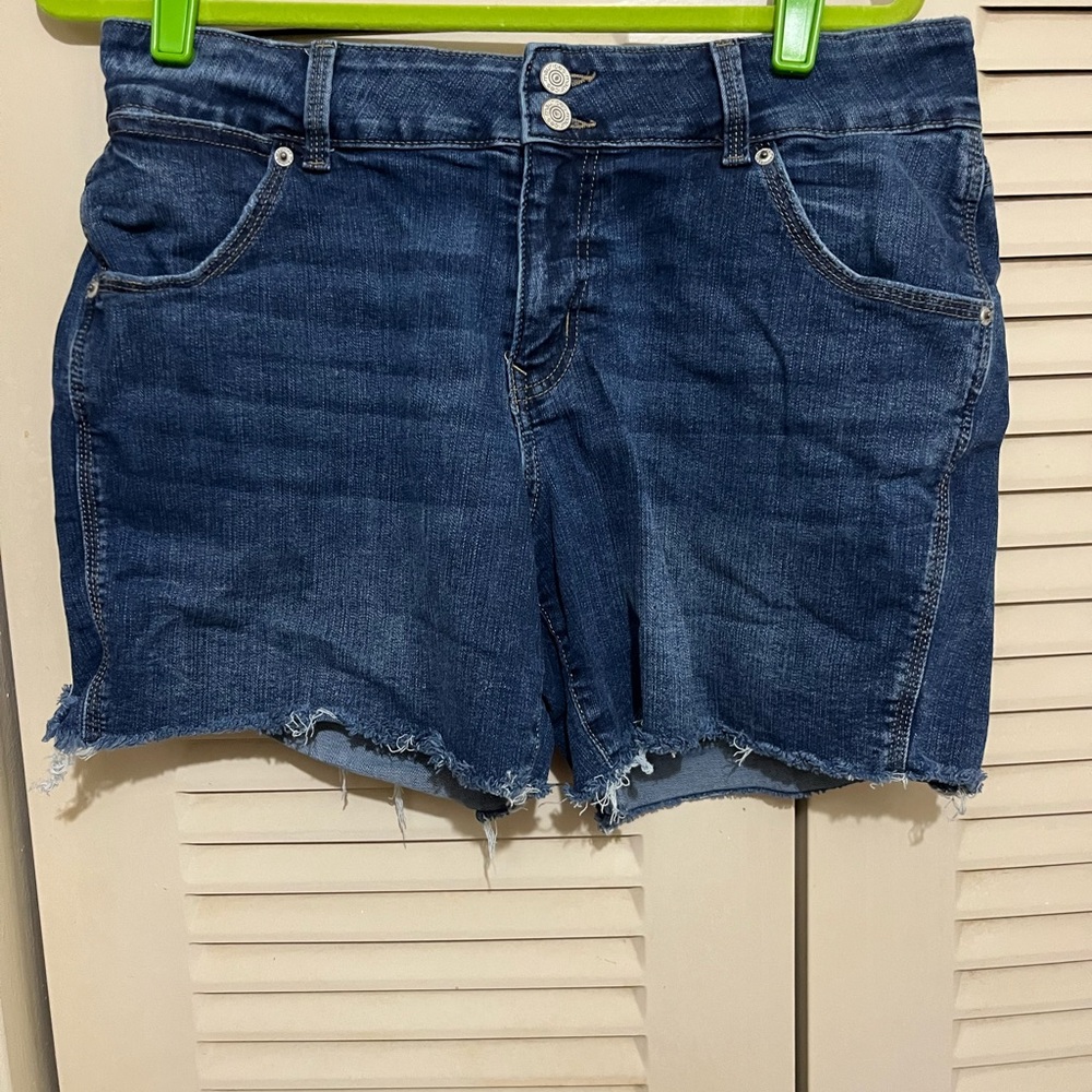 Maurice’s denim shorts size 16
